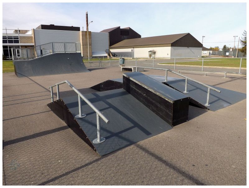 sept-iles skatepark, handrails and ledges